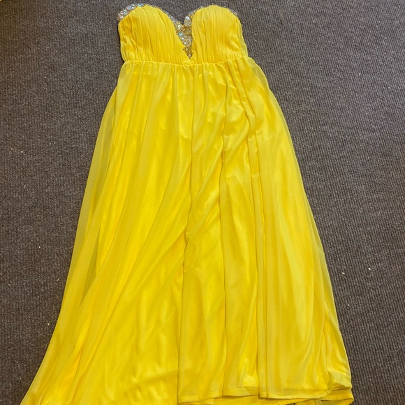 Yellow strapless dress- size 13. Very breathable! - Picture 4 of 4